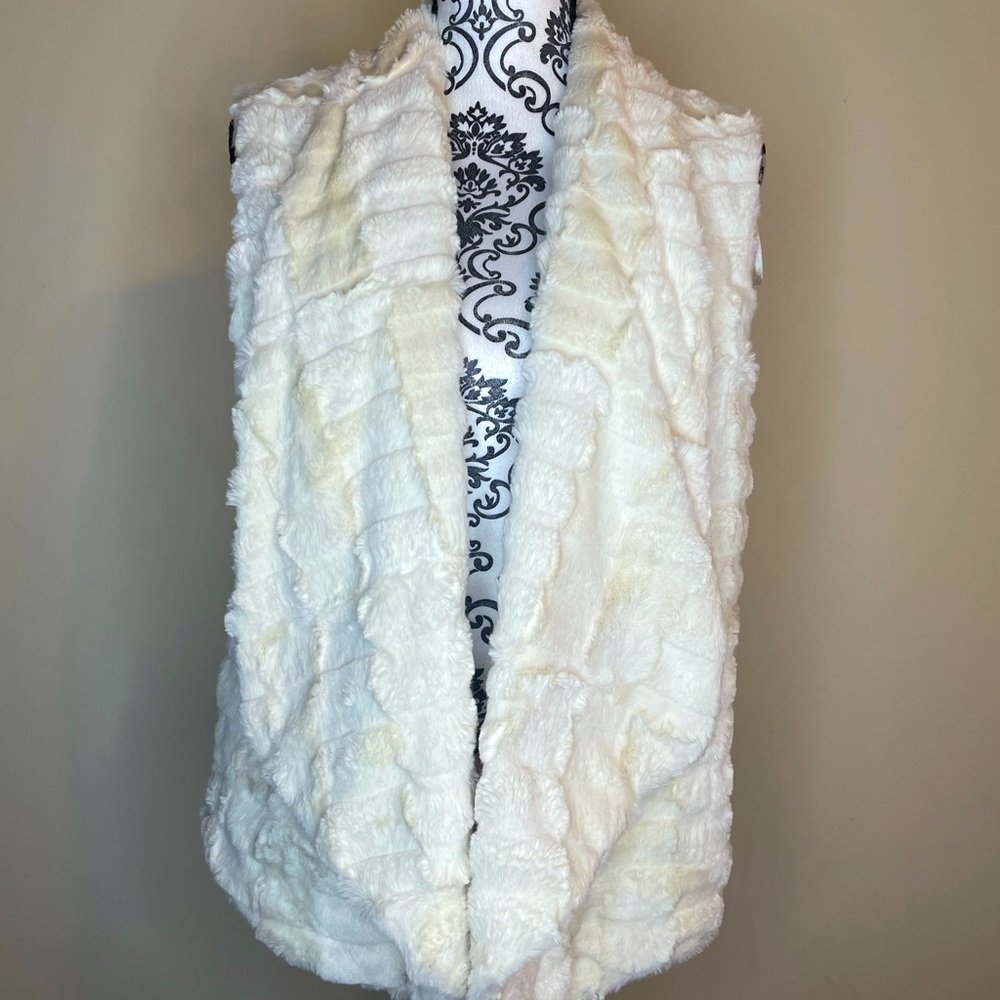 Super cute off white soft vest